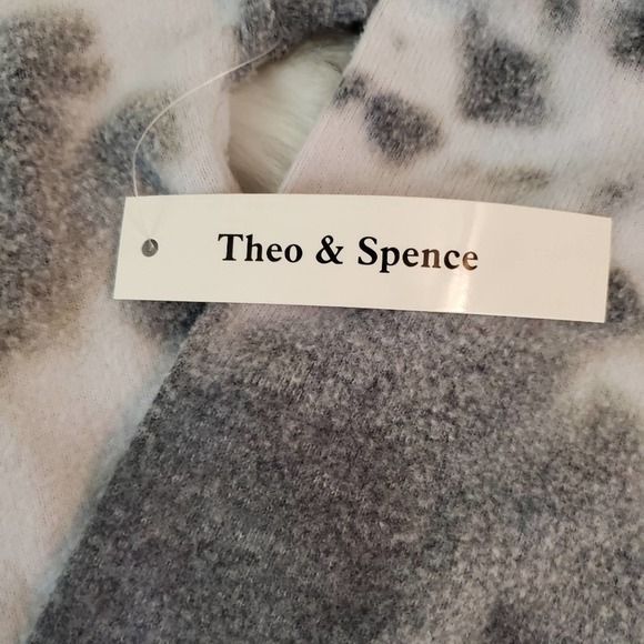 NWT MSRP $55 Theo & Spence Medium Tie Dye V-Neck Hoodie - Picture 4 of 8